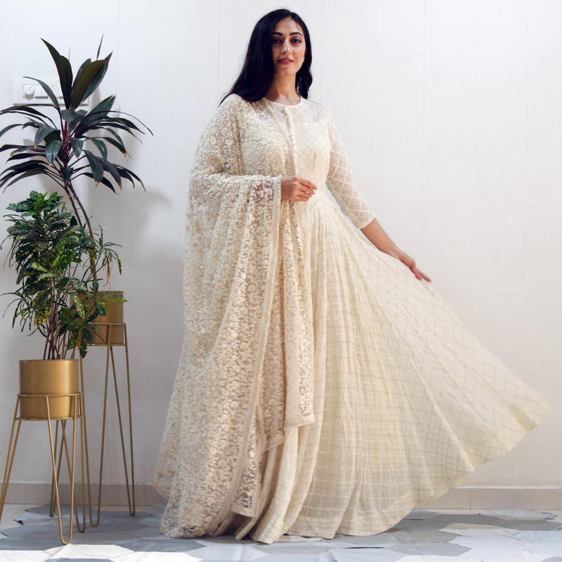 BEAUTIFUL READY TO WEAR WHITE GOWN WITH LAHERIYA DUPATTA – Prititrendz